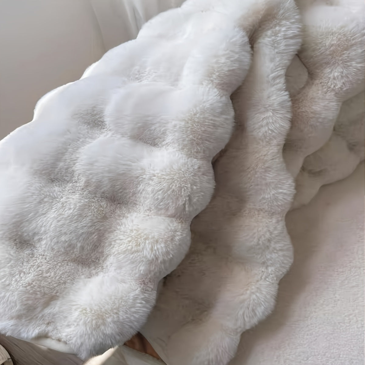 Round Bubble Plush Rug – view 5